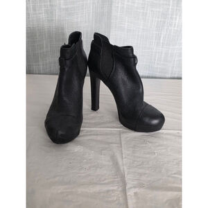 Women's Gianni Bini Black Leather Ankle Boots‎ Size 6M